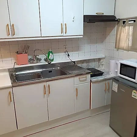 Near Hongik Univ,3Rooms,4Beds, 2Nd Floor 3-15