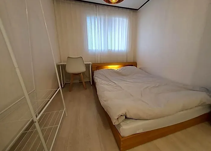 Near Hongik Univ,3rooms,4beds, 2nd Floor 3-15 ホテル 3*