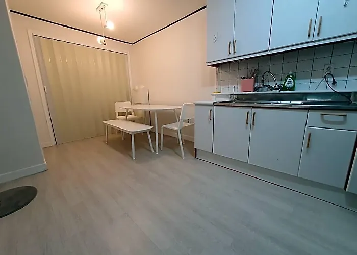 Near Hongik Univ,3rooms,4beds, 2nd Floor 3-15 ホテル