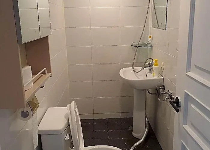 Near Hongik Univ,3rooms,4beds, 2nd Floor 3-15 3* ソウル特別市