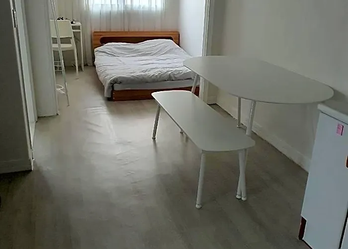 Near Hongik Univ,3rooms,4beds, 2nd Floor 3-15